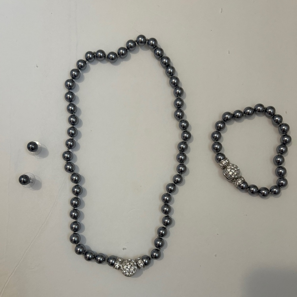 Black “pearl” jewelry set